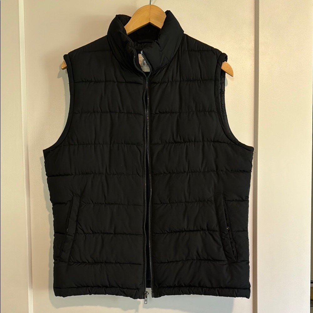 GAP Men’s Puffer Vest